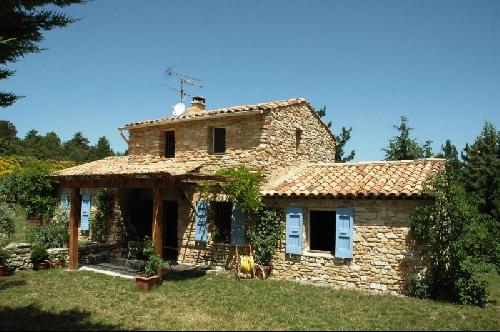 Joli mazet en pierres en Luberon à Murs, sur un superbe terrain de plus de 6700 m² - BIEN VENDU -